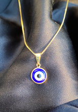 Load image into Gallery viewer, Evil Eye Circle Necklace in Gold
